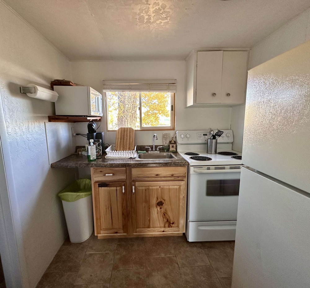Chinook Winds Motel - photo 92