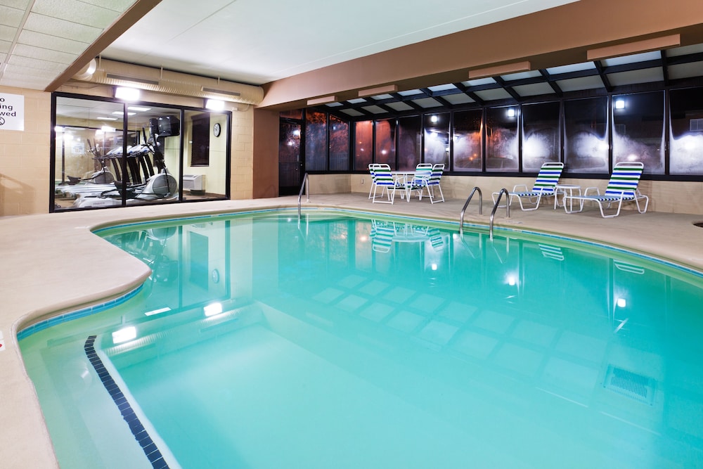 Holiday Inn Express & Suites Alcoa by IHG - photo 21