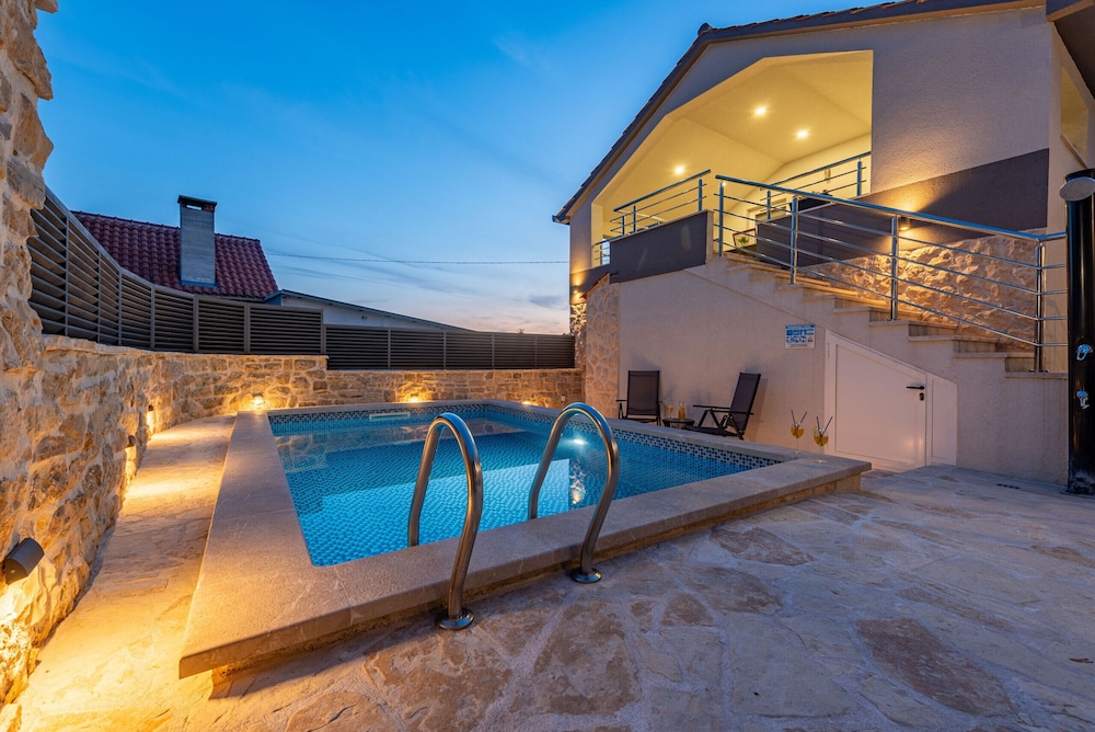 Villa Izvor ZadarVillas — 4-Star Luxury Hotel in Bribir, Croatia