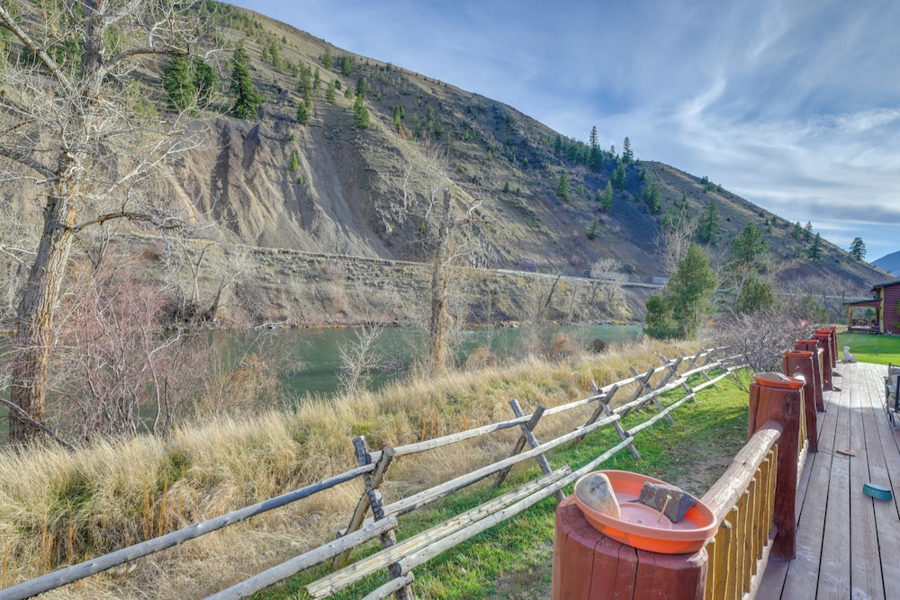 Salmon Vacation Rental w On site River Access - photo 41