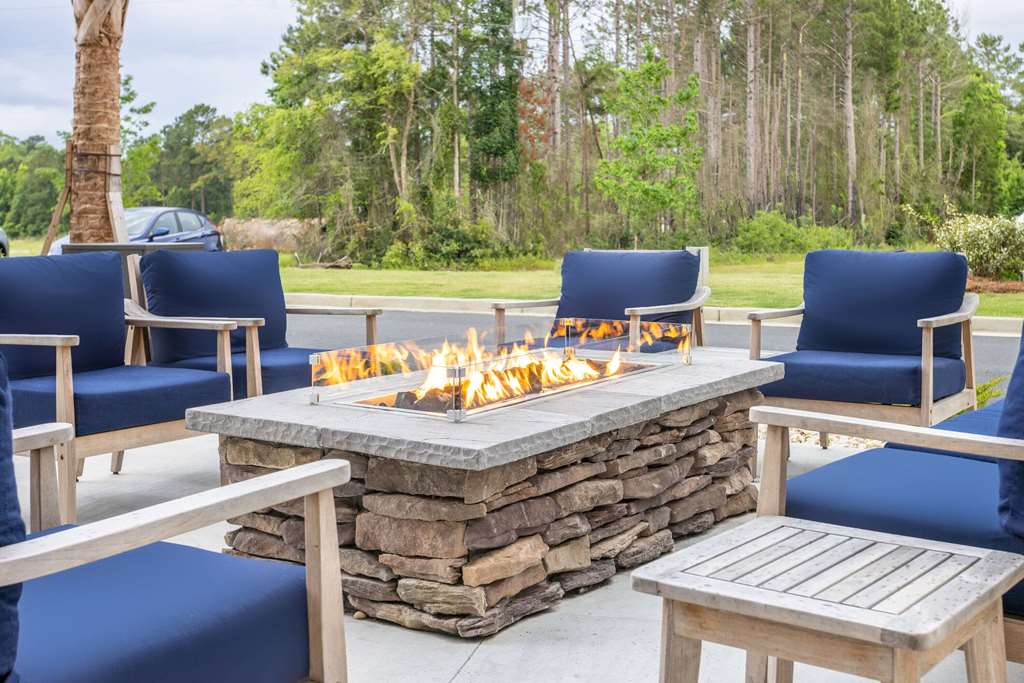 La Quinta Inn & Suites by Wyndham Valdosta - photo 53