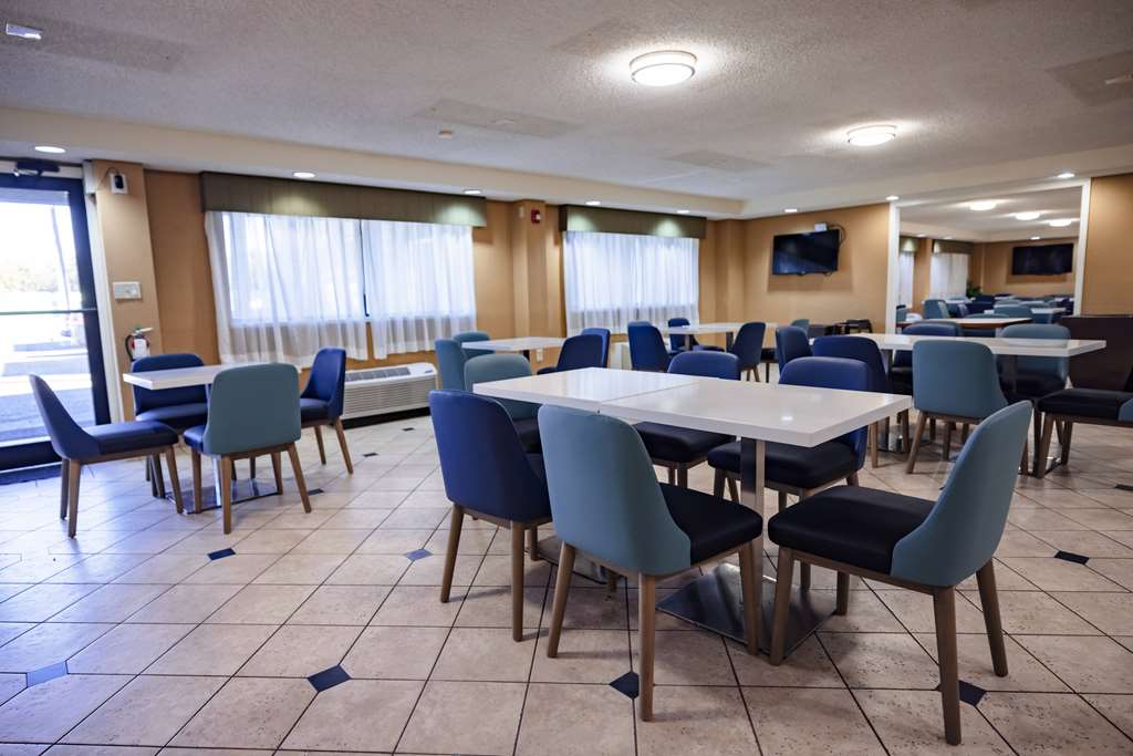 La Quinta Inn by Wyndham Tampa Near Busch Gardens - photo 24