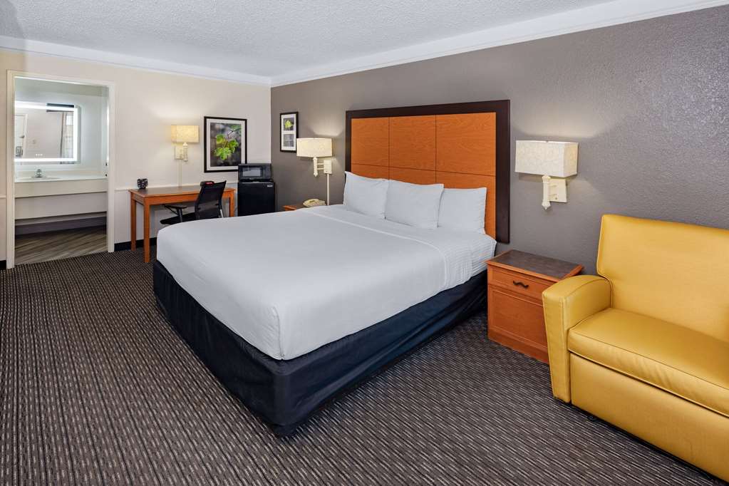 La Quinta Inn by Wyndham Laredo I 35 - photo 40