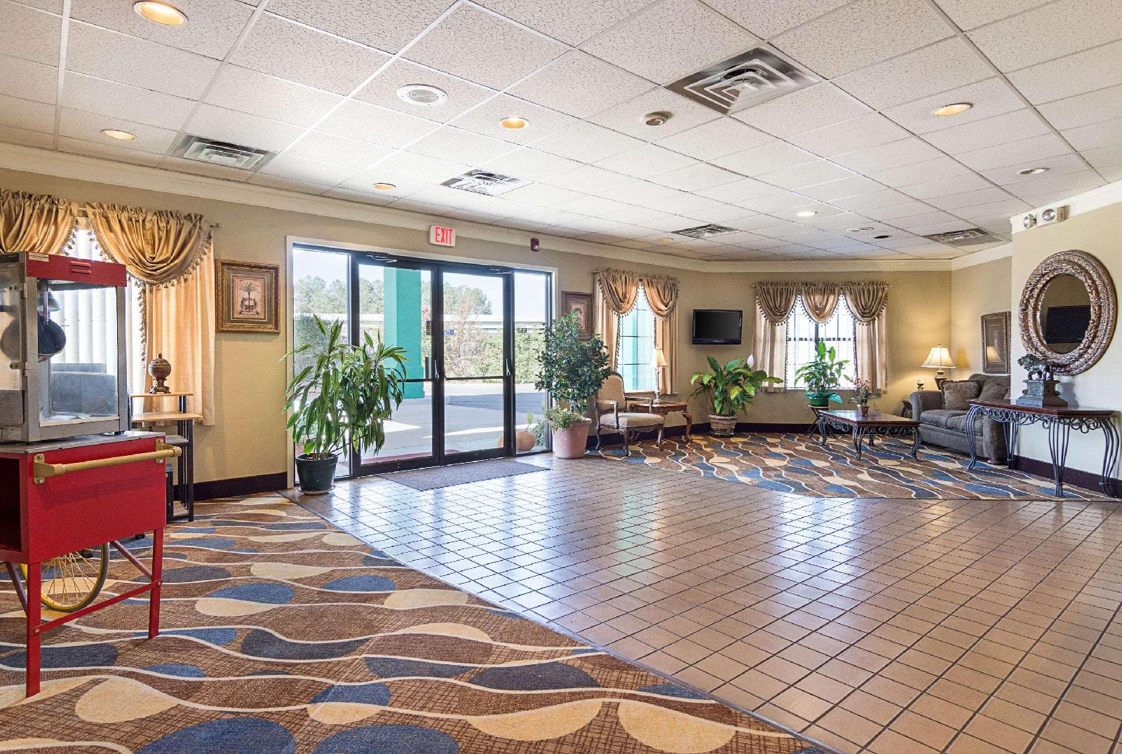 Econo Lodge - photo 25