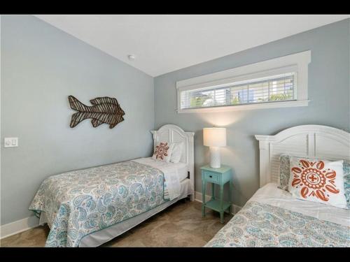 AMI Holmes Beach 3 2 Home Private Heated Pool and Yard walk to beach — 4-Star Luxury Hotel in Holmes Beach, United States