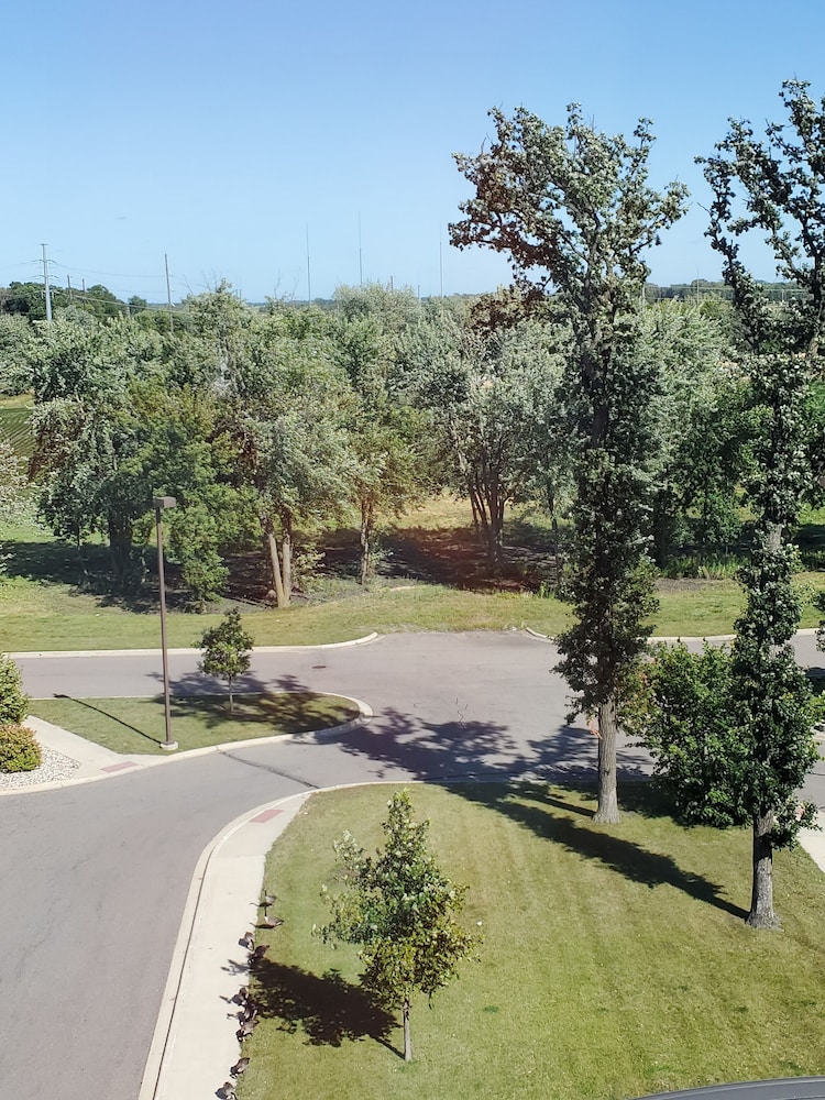 Holiday Inn Express Hotel and Suites Mankato East by IHG - photo 82