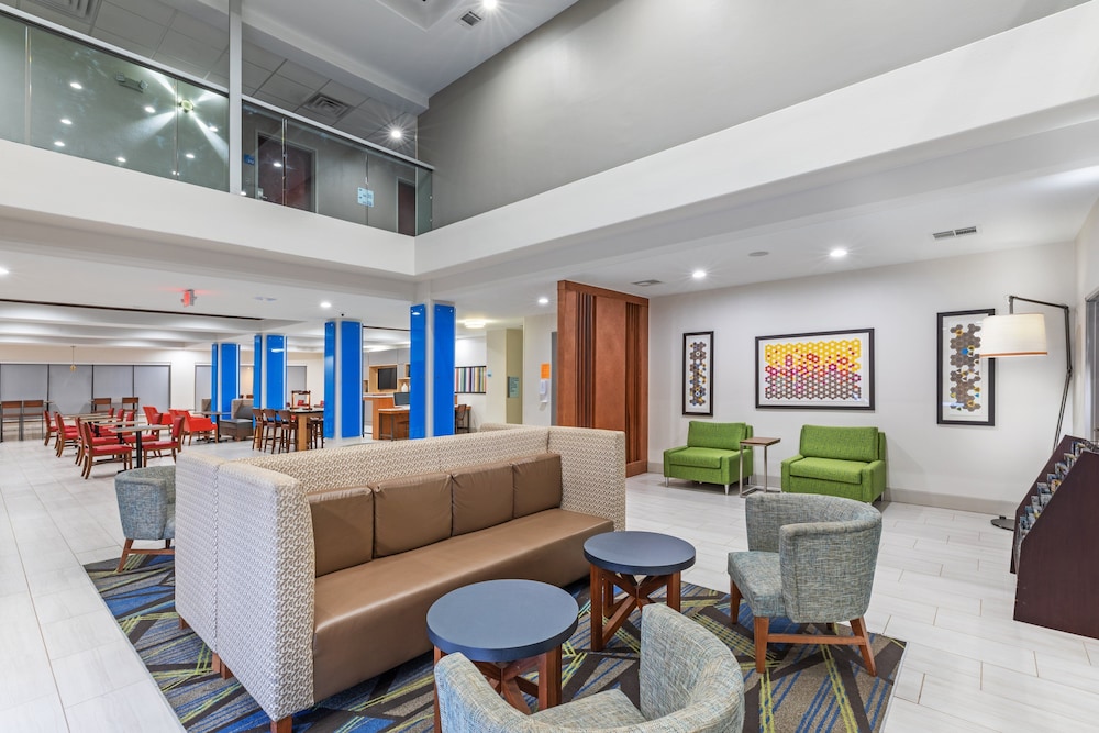 Holiday Inn Express Hotel & Suites Vidor South - photo 56