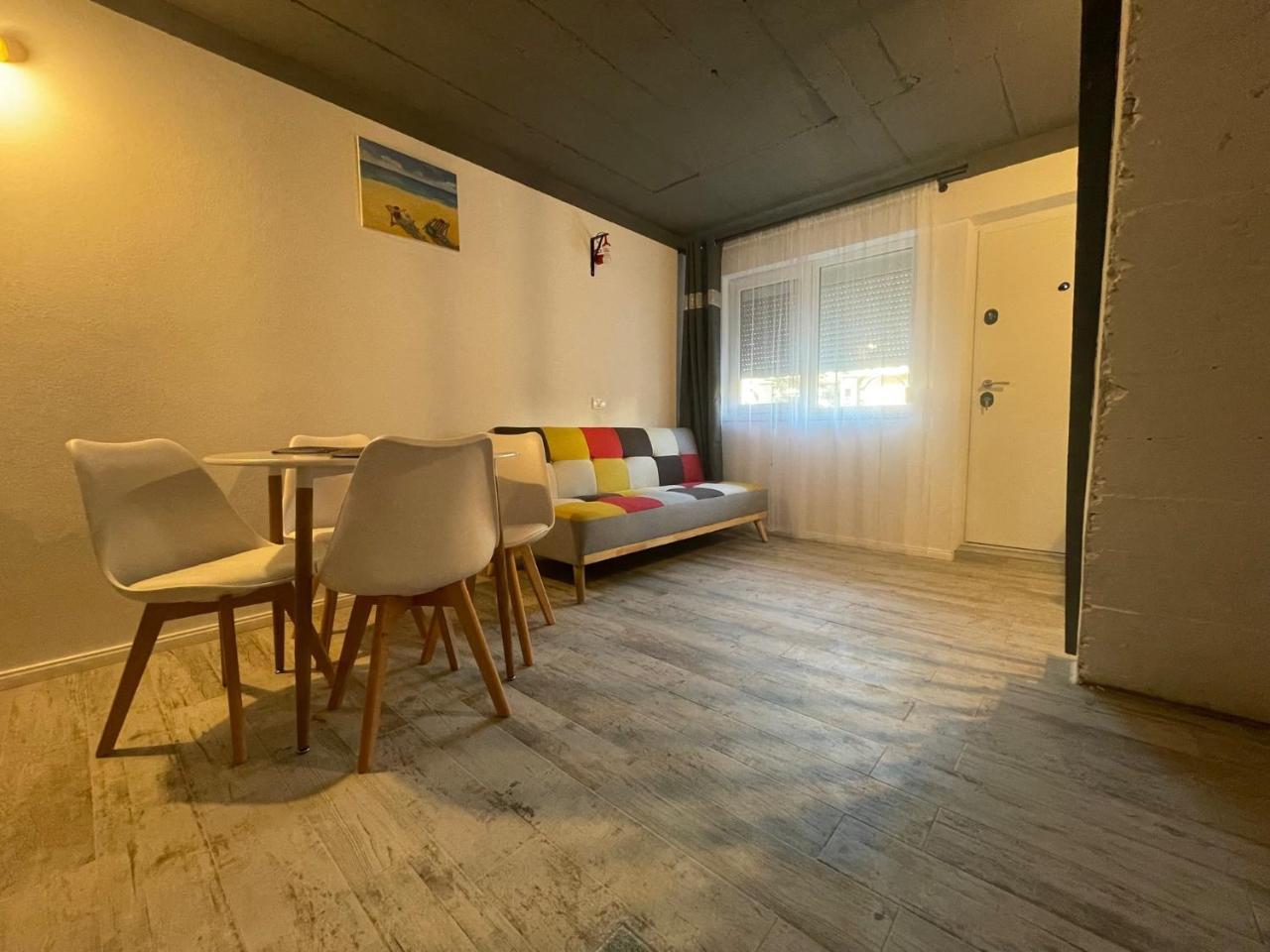 Lavoilanoi in Mangalia, Romania