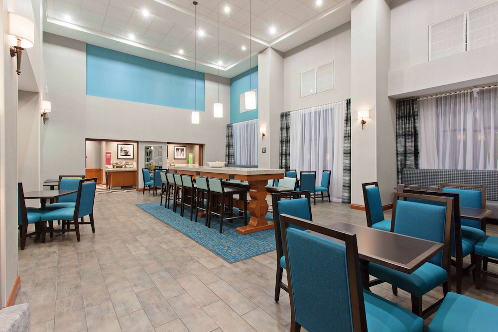 Hampton Inn & Suites Clovis Airport North - photo 25