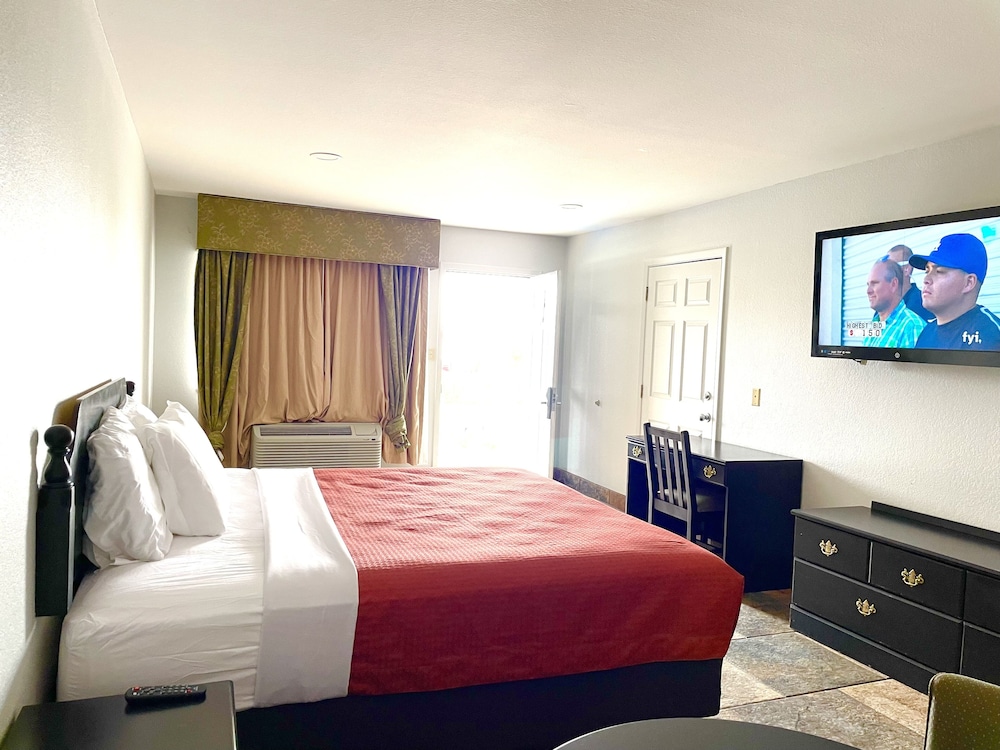 Texas Inn La Feria - photo 3