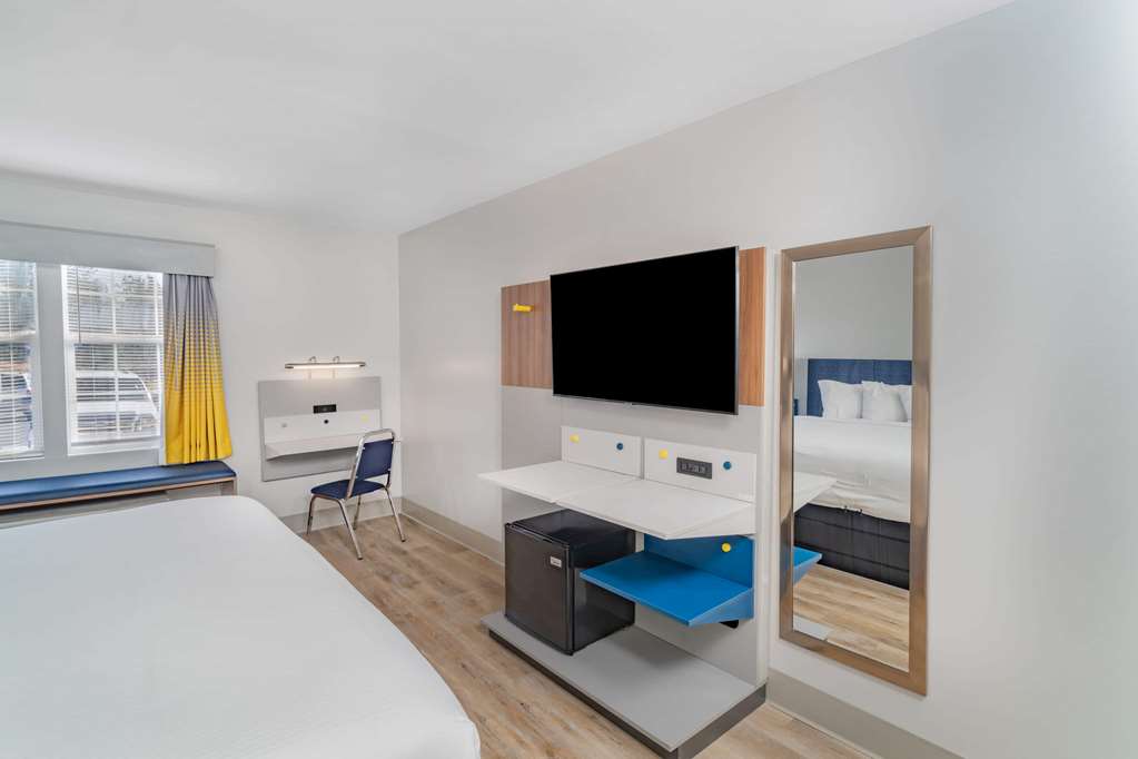 Microtel Inn & Suites By Wyndham Athens - photo 25