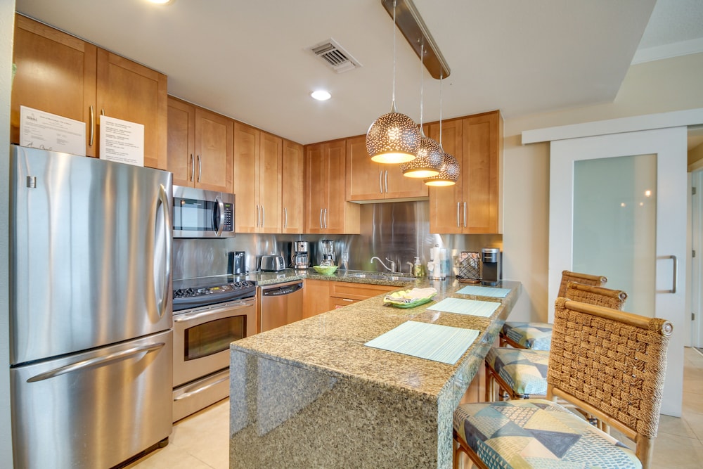 Resort Style Biloxi Condo Walk to the Beach