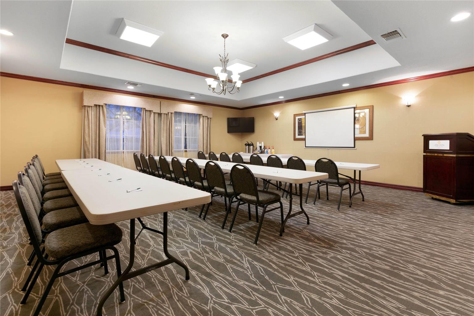 La Quinta Inn & Suites by Wyndham Lindale - photo 24