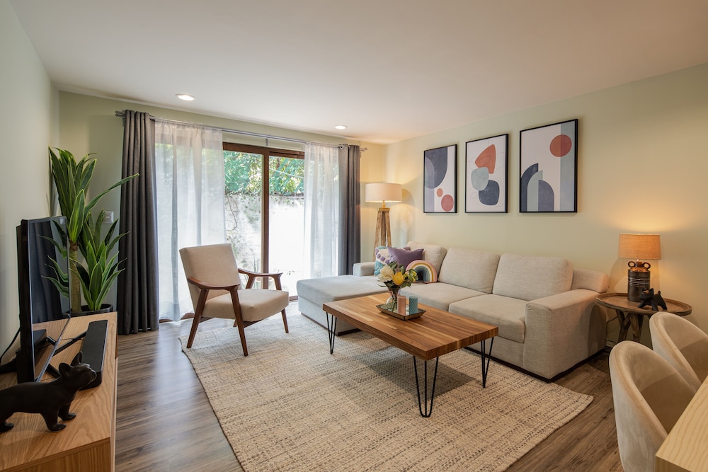 HOLT Boutique 2BR Puente Viejo Residencial — 5-Star Luxury Hotel in San Miguel De Allende, Mexico