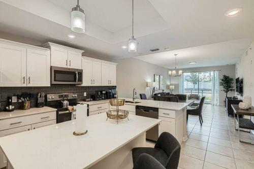 Modern Apartment 2BR2BA Near Disney Storey Lake Resort SL47314 — 4-Star Luxury Hotel in Kissimmee, United States