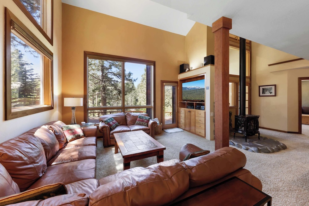 Kitzbuhel Paradise Sleeps 8 in Truckee, United States