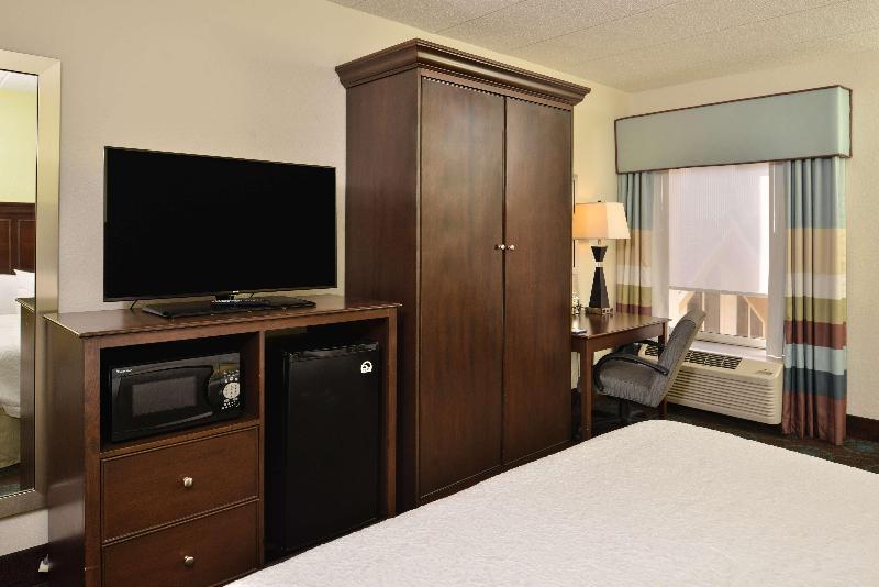 Hampton Inn & Suites Newport News - photo 65