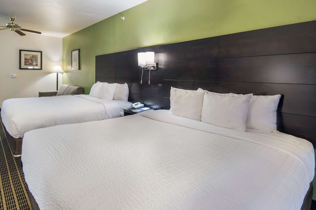 Clarion Inn & Suites Weatherford South - photo 32