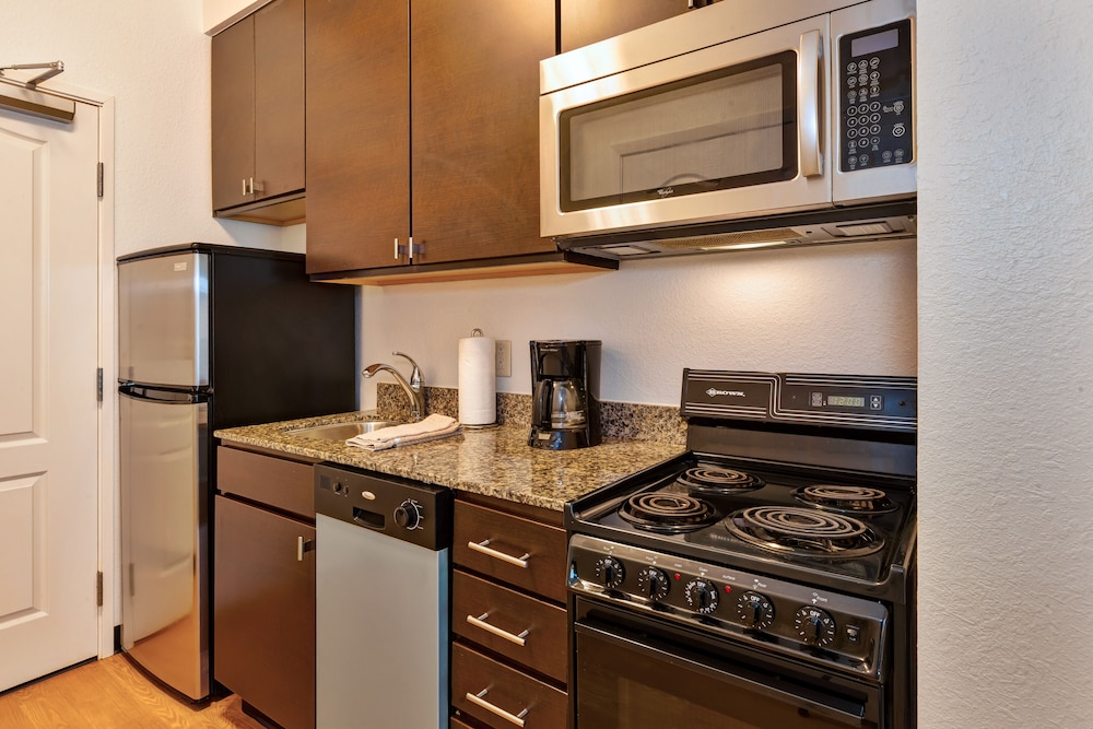 TownePlace Suites by Marriott Nashville Airport - photo 18