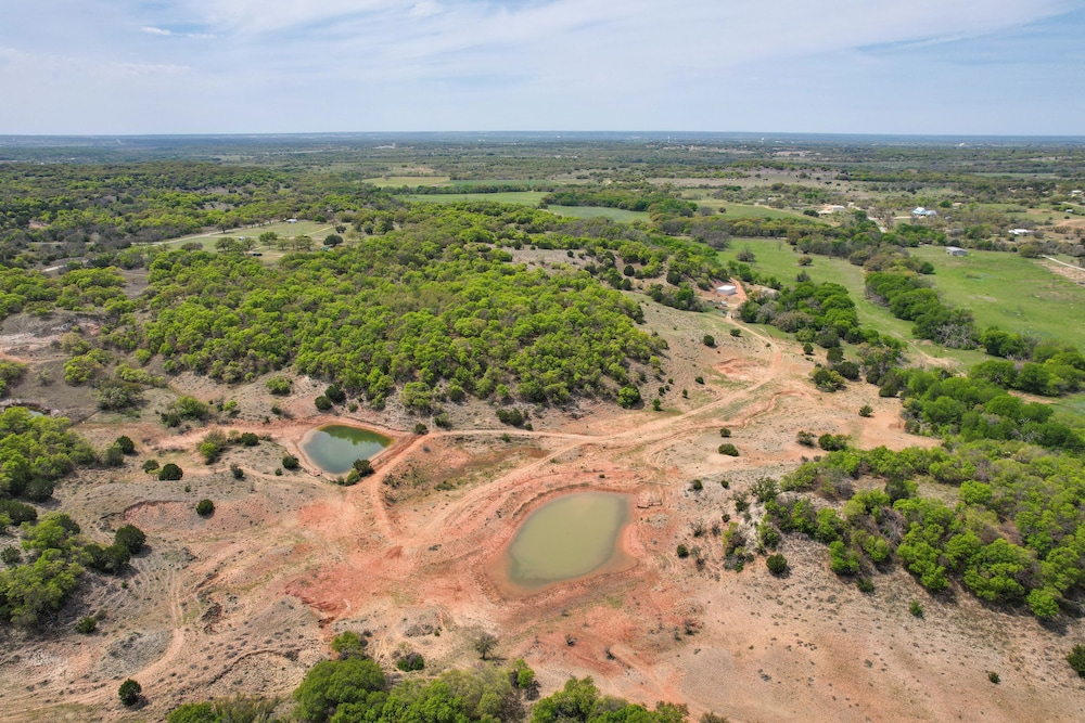 Early Cabin With Deck About 20 Mi To Lake Brownwood 18272856 — Early