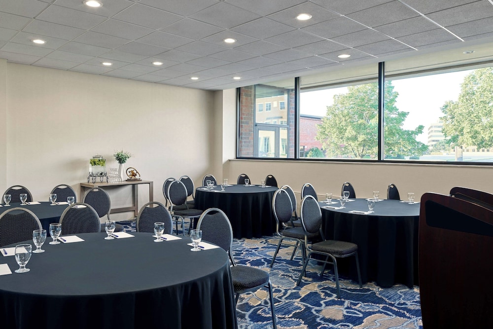 Delta Hotels by Marriott Muskegon Convention Center - photo 39