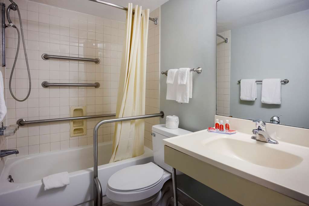 Econo Lodge Live Oak - photo 12