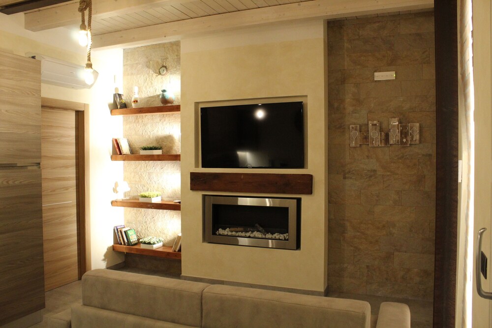 Villa Martina — 4-Star Luxury Hotel in Desenzano Del Garda, Italy
