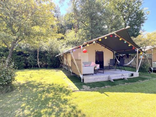 De Bij - carbon neutral hotel in Unknown City