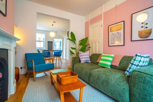 Ramsgate Family Cottage nr Beach Harbour Sleeps 4 Garden Parking on Street — 4-Star Luxury Hotel in Ramsgate, United Kingdom