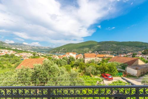 Tranquility and Nature in 4 Bedroom with Sea View