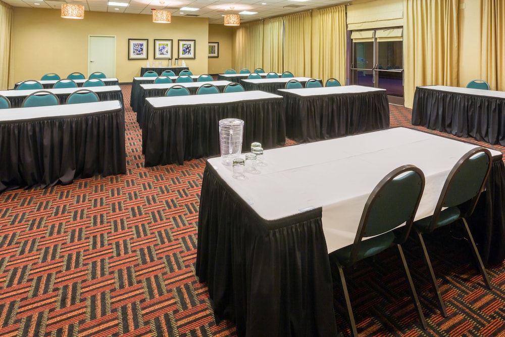 Holiday Inn Express Roseburg by IHG - photo 42