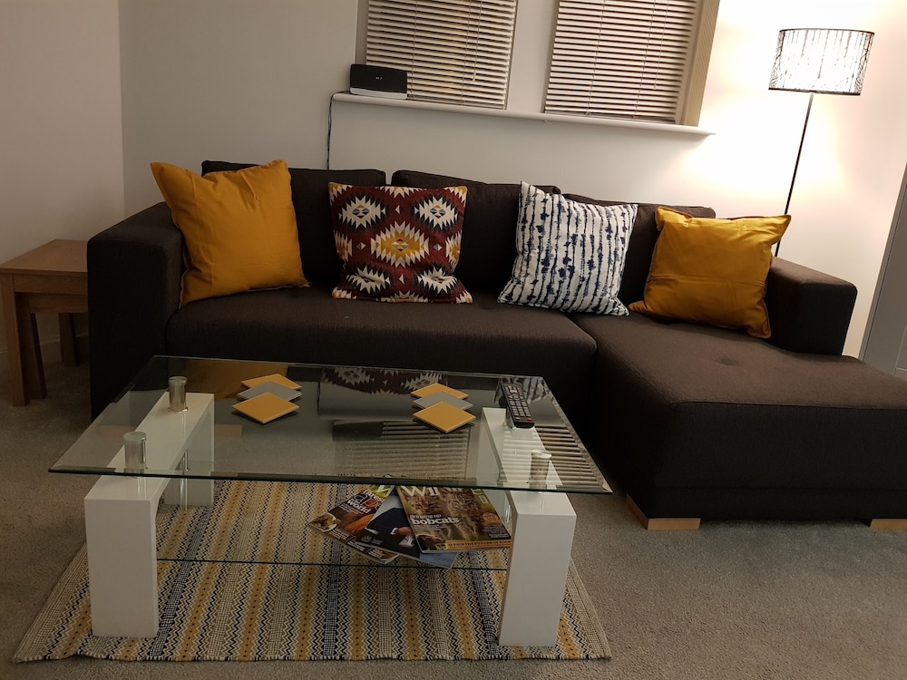 Homebird Property Epsom Apartment