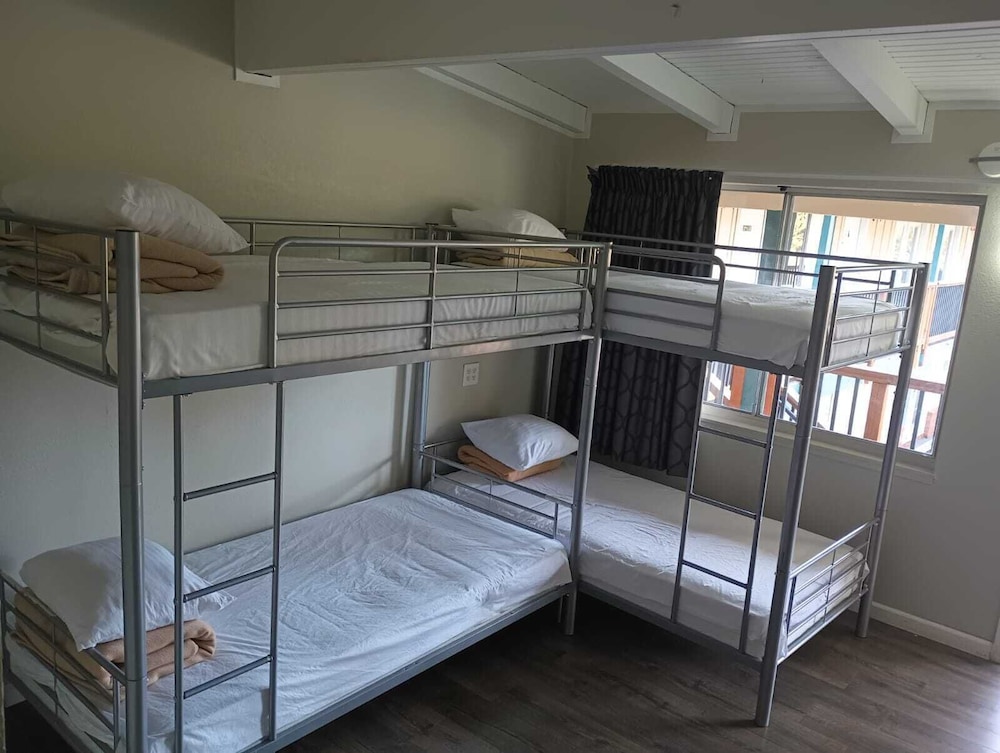 Cedar Inn & Suites - photo 22