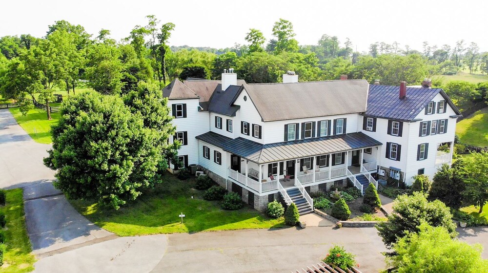 The Manor at Airmont - carbon neutral hotel in Virginia
