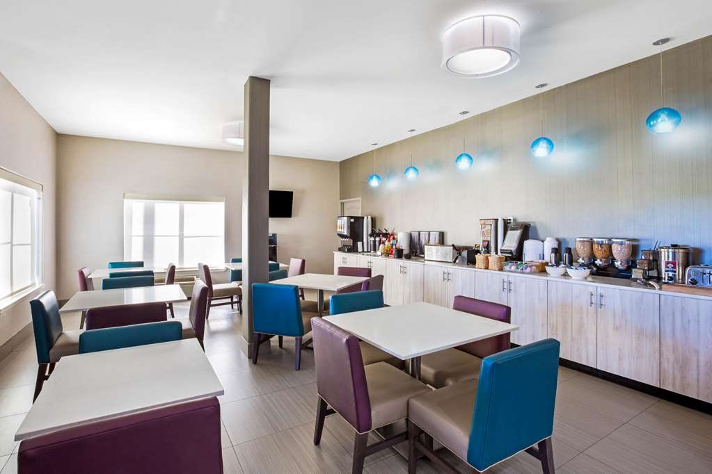 La Quinta Inn & Suites by Wyndham Pharr North McAllen - photo 46