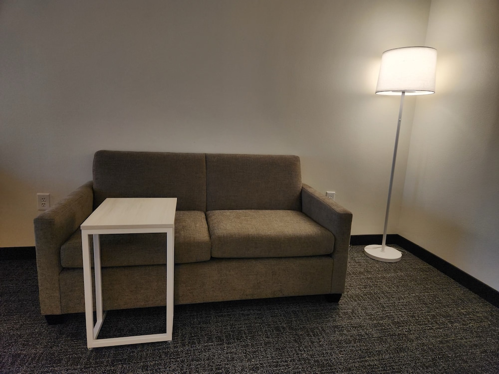 Spark by Hilton Rahway - photo 20