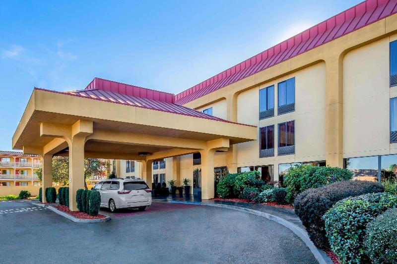 La Quinta Inn & Suites Oakland Airport Coliseum - photo 2