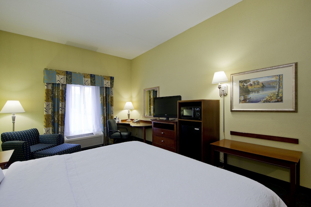Hampton Inn Martinsburg South Inwood - photo 7