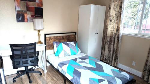 NARVAEZ COZY room with a private bathroom and private entrance — hotel in Campbell