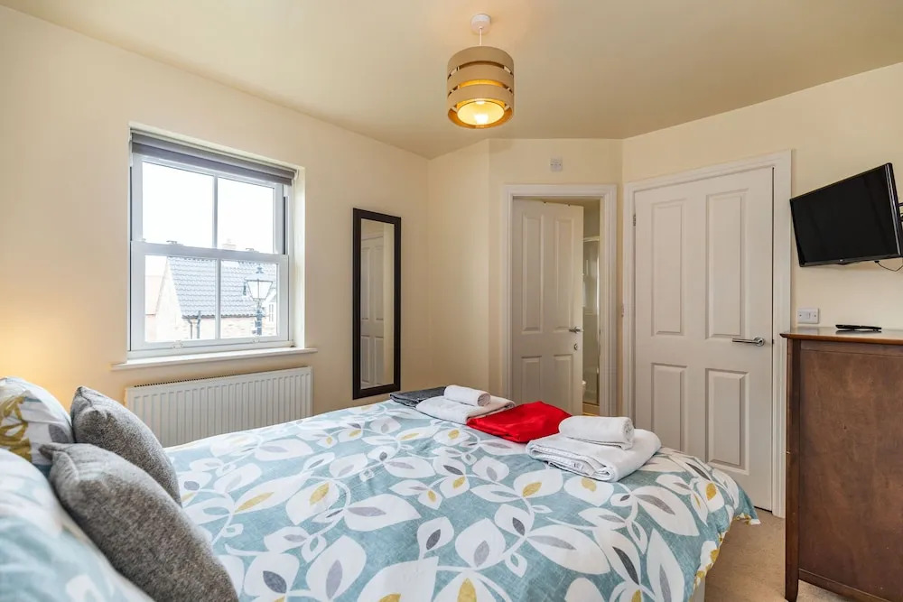 Brigg View Cottage Seaview and Balconies Part of the The Bay Filey Holiday Village with pool gym and direct beach access pub restaurant tennis and meadows walks — 4-Star Luxury Hotel in Filey, United Kingdom
