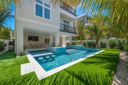 yyJust Pearly in Bradenton Beach, United States