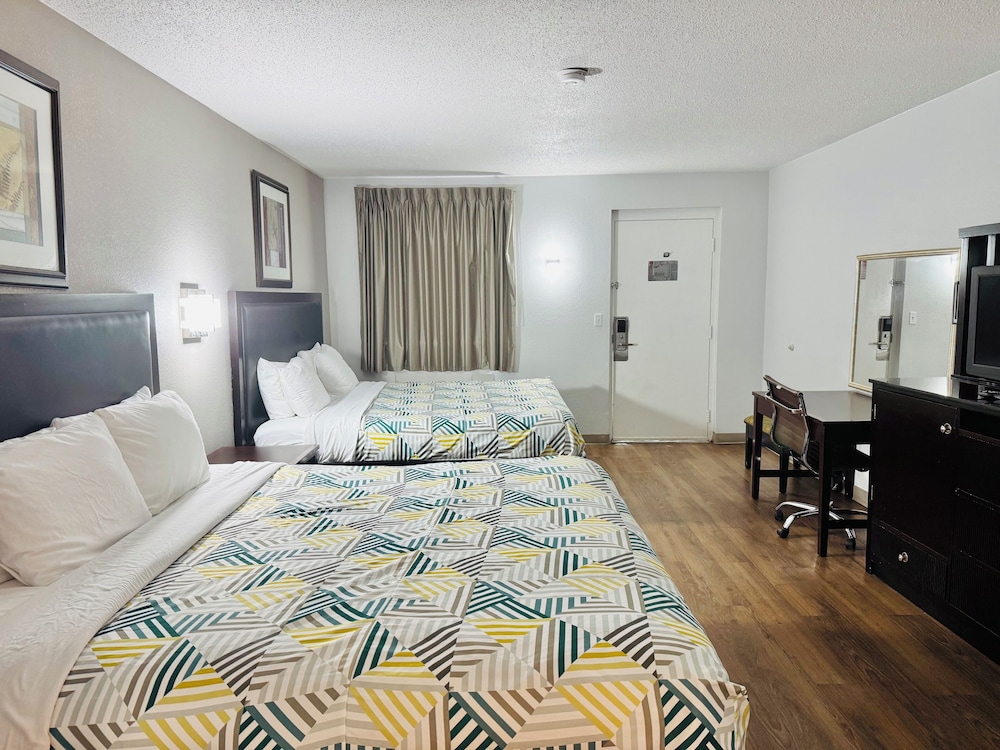 Red Carpet Inn Norwalk - photo 17