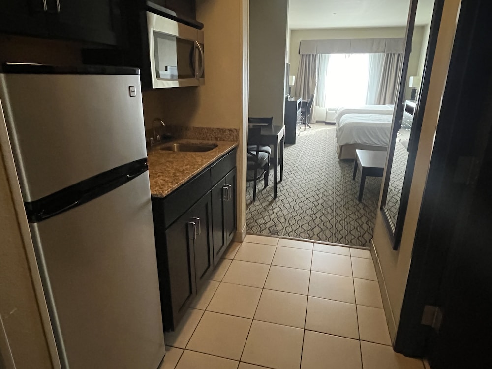 Holiday Inn Express Hotel and Suites Deming Mimbres Valley - photo 4