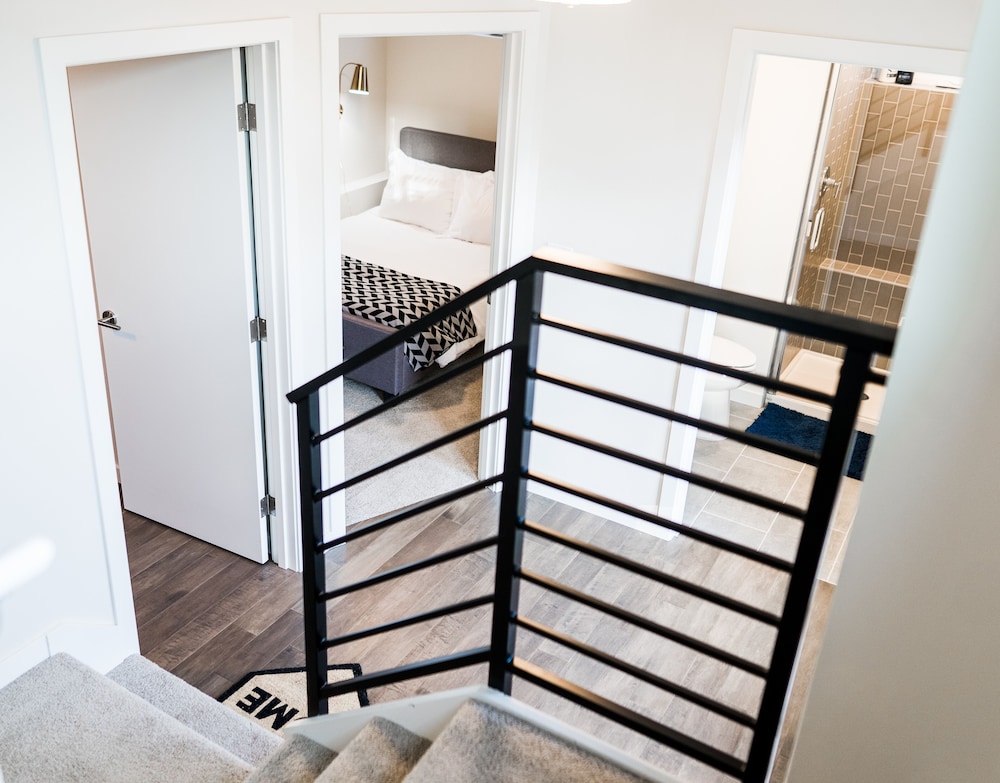 Sky Mark Lux 2 Seattle's Best Modern 3BD HomeTel - photo 13