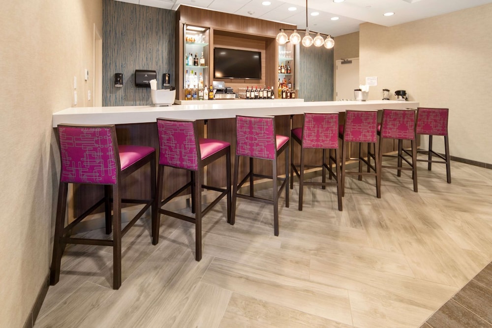 Home2 Suites by Hilton Newark Airport - photo 20