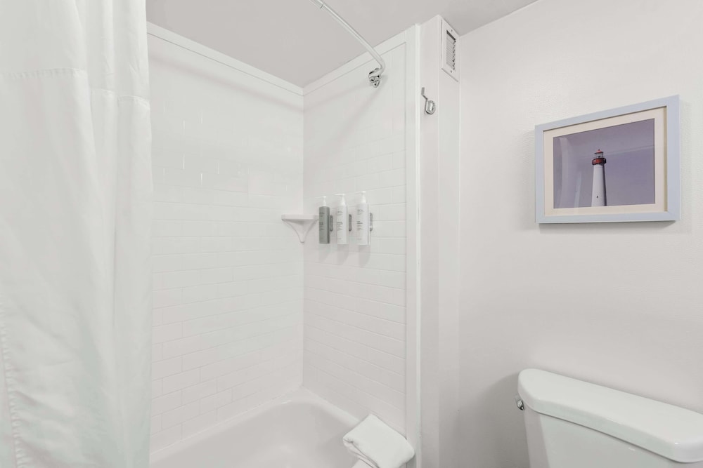 Hampton Inn Pennsville - photo 22
