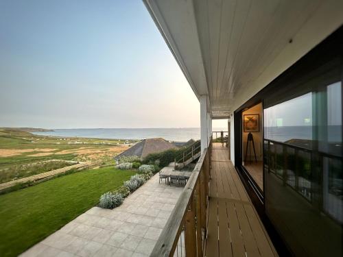 Ponderosa 5 Bed Coastal Retreat with Studio Sauna & Sea Views — 4-Star Luxury Hotel in Haverfordwest, United Kingdom
