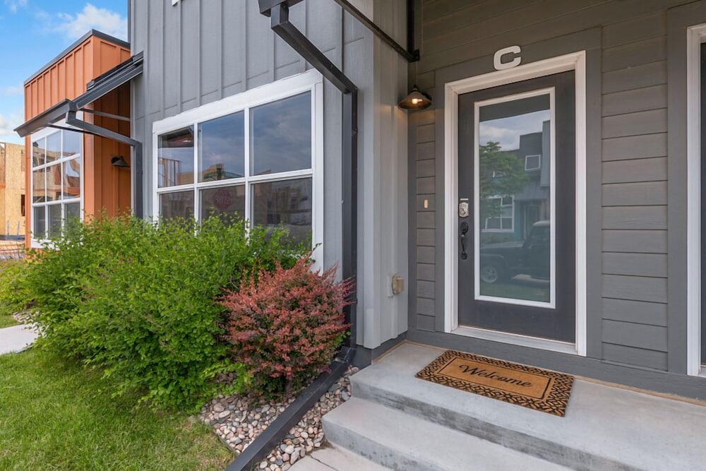 Amazing Urban Townhome near Breweries & River - photo 36