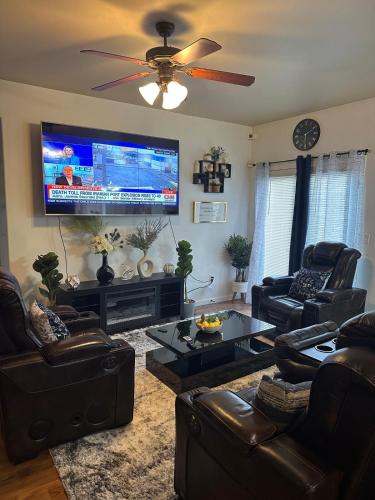 Entire 3bedrooms 2bathrooms Exquisite House 22019876 — Williston