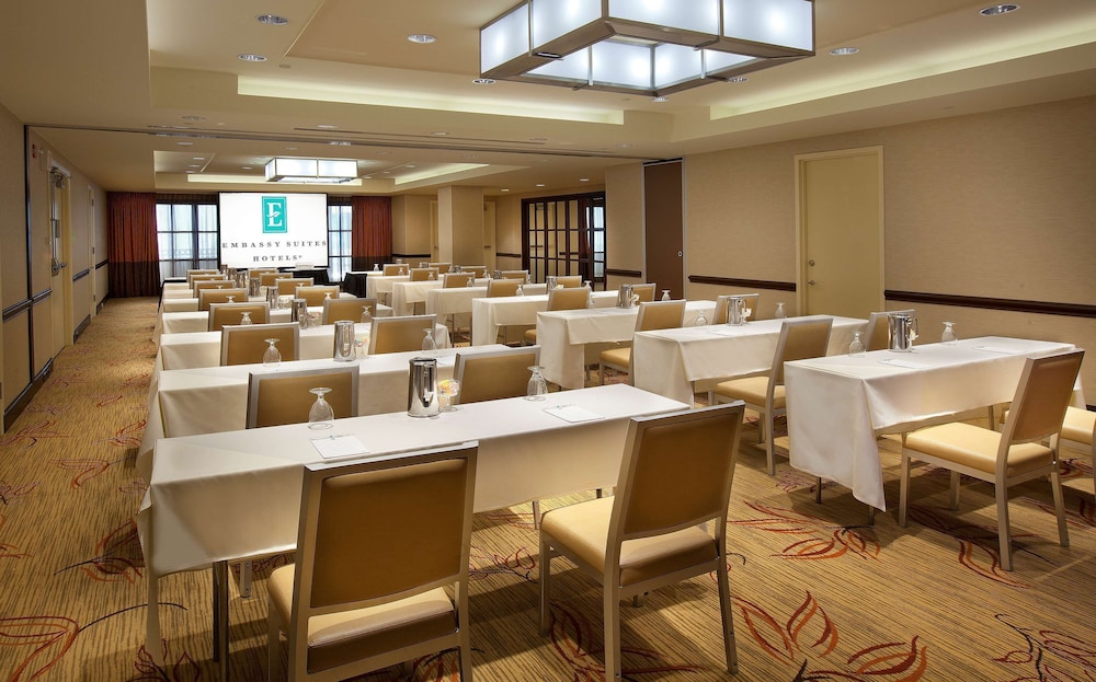 Embassy Suites by Hilton Washington DC Chevy Chase Pavilion - photo 44